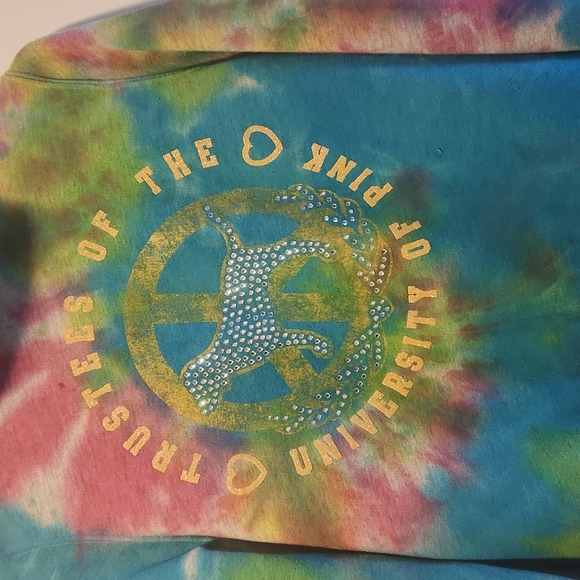 Tie dye vs sweater - Picture 2 of 4